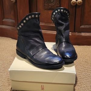 AS98 black leather boots